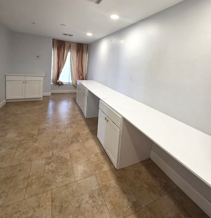 8231 W Electra Ln - Photo 6 of 18