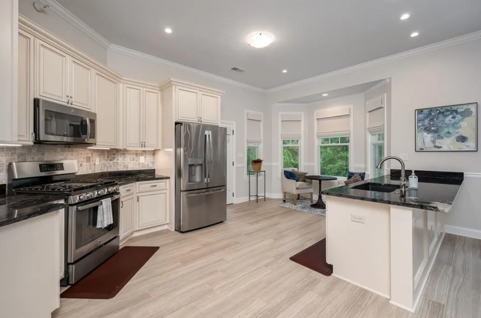 220 Adams Pointe Blvd #5 - Photo 4 of 13