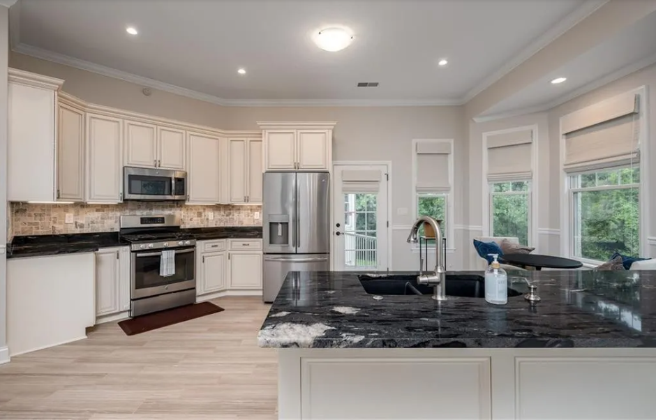 220 Adams Pointe Blvd #5 - Photo 6 of 13