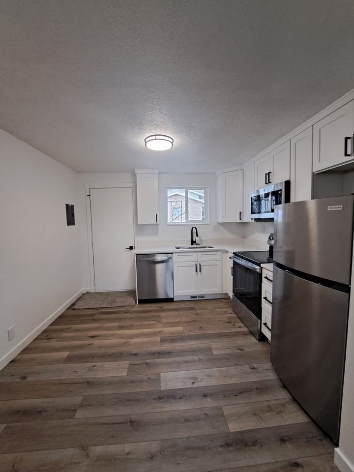 445 E 535 S #3 - Photo 6 of 13