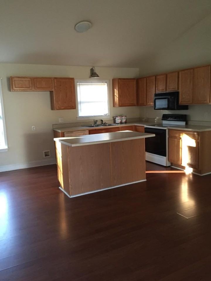 250 Summerpine Pl #1 - Photo 3 of 6