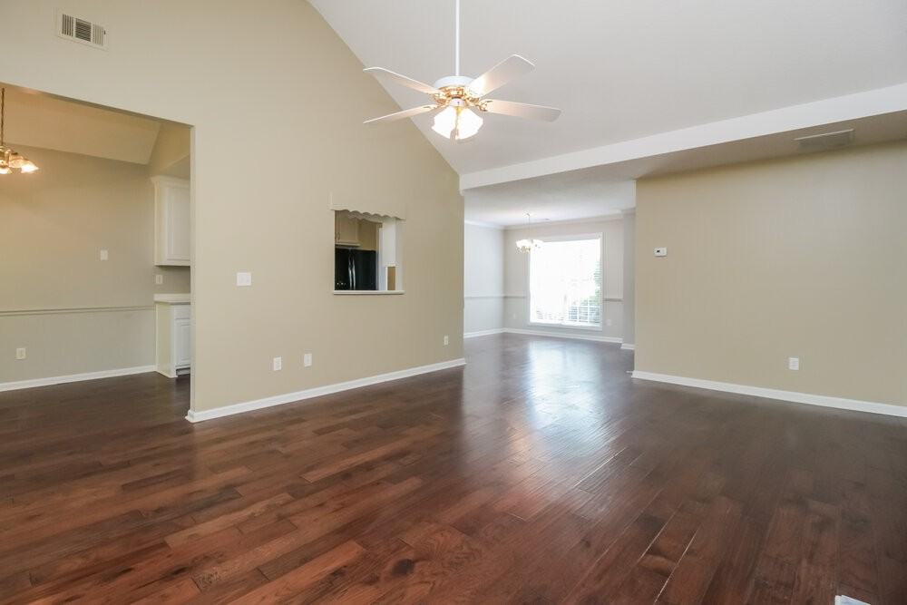 1331 Vine Cir - Photo 3 of 16