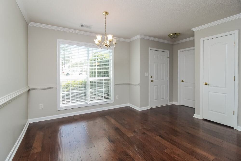 1331 Vine Cir - Photo 6 of 16