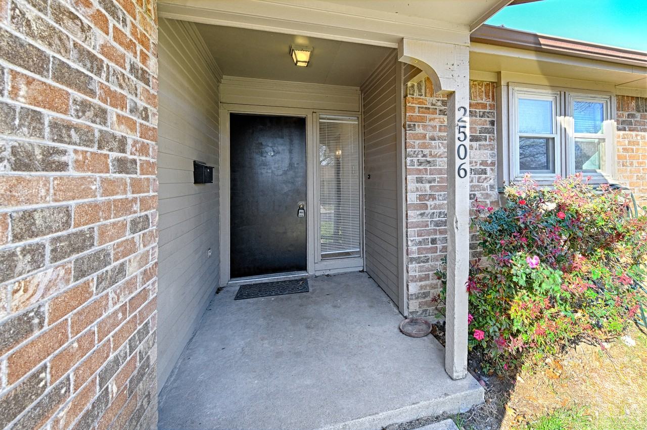 2506 Oak Leaf Dr #1 - Photo 2 of 10