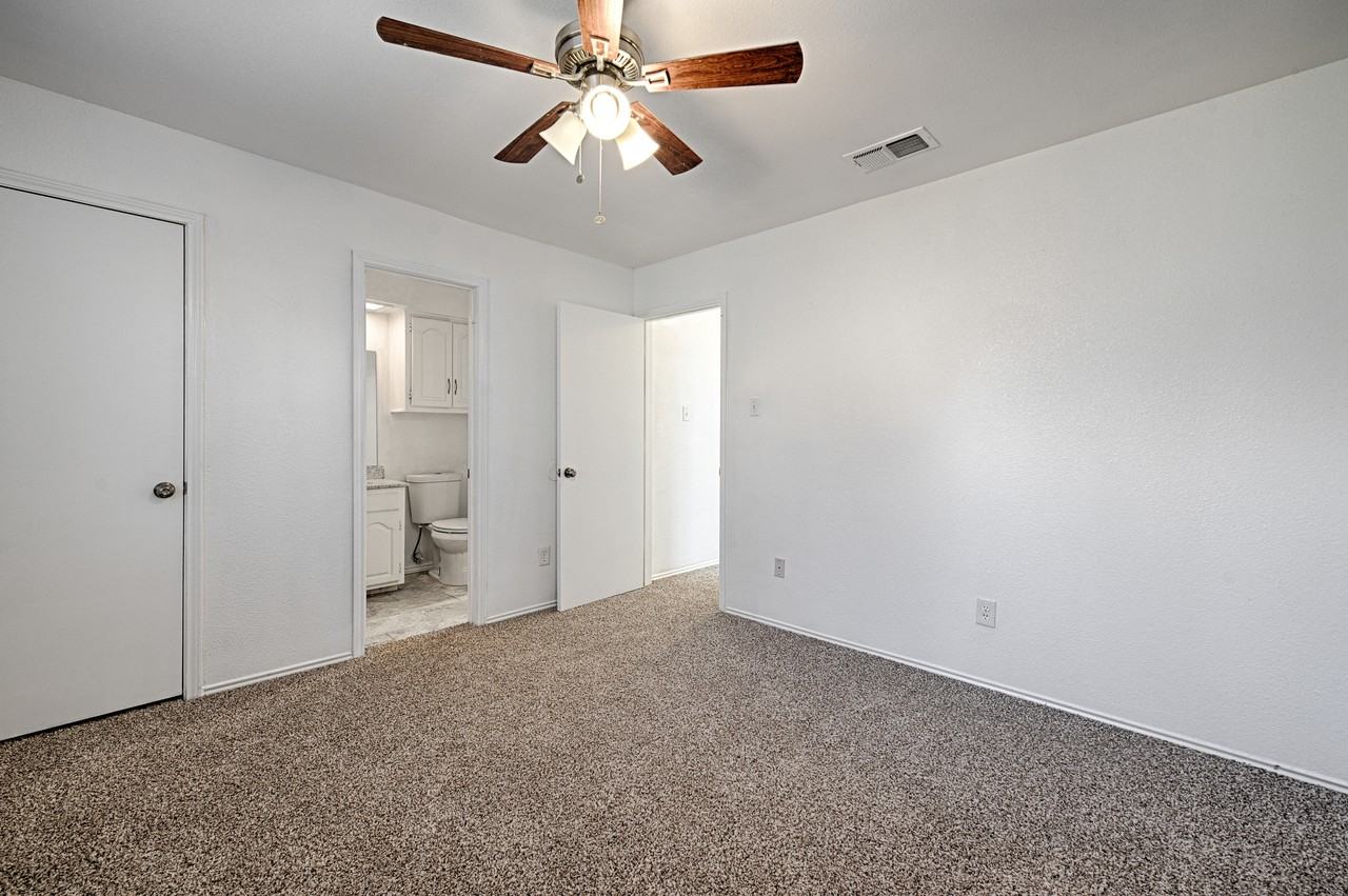 2506 Oak Leaf Dr #1 - Photo 4 of 10