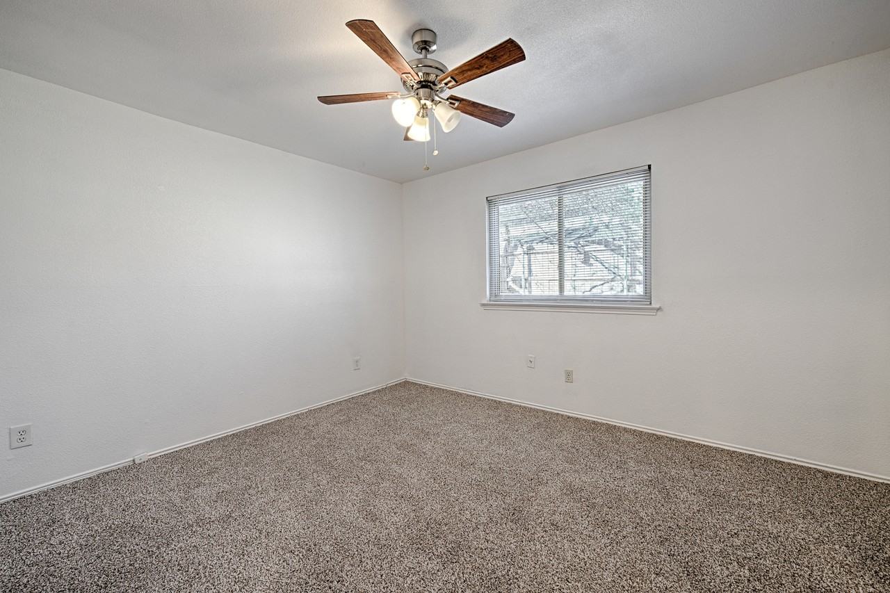 2506 Oak Leaf Dr #1 - Photo 5 of 10