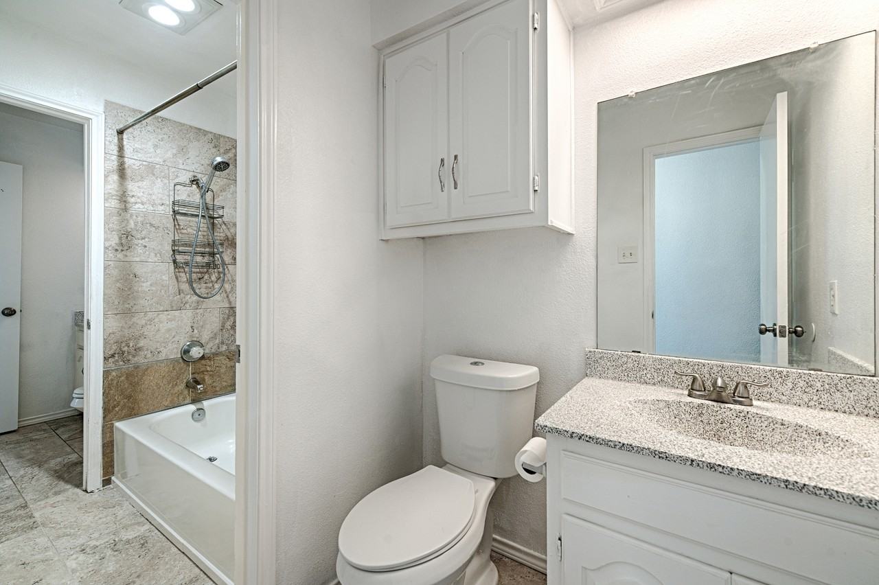 2506 Oak Leaf Dr #1 - Photo 6 of 10