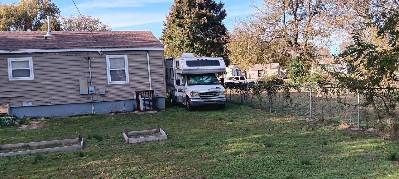 548 E Woodrow St #1 - Photo 2 of 50