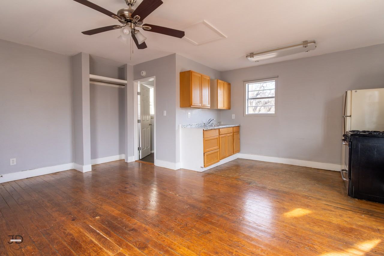 1604 Harrison St - Photo 2 of 8