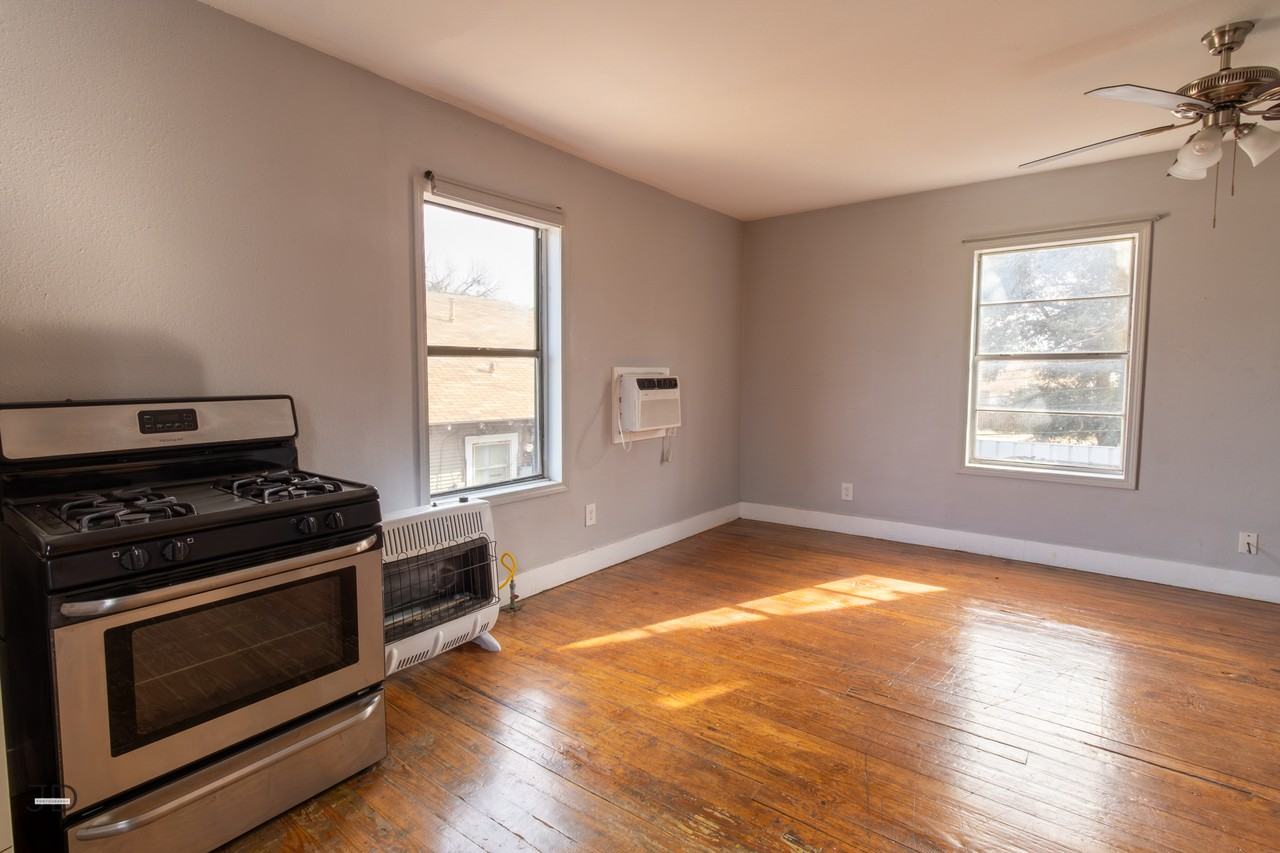 1604 Harrison St - Photo 6 of 8