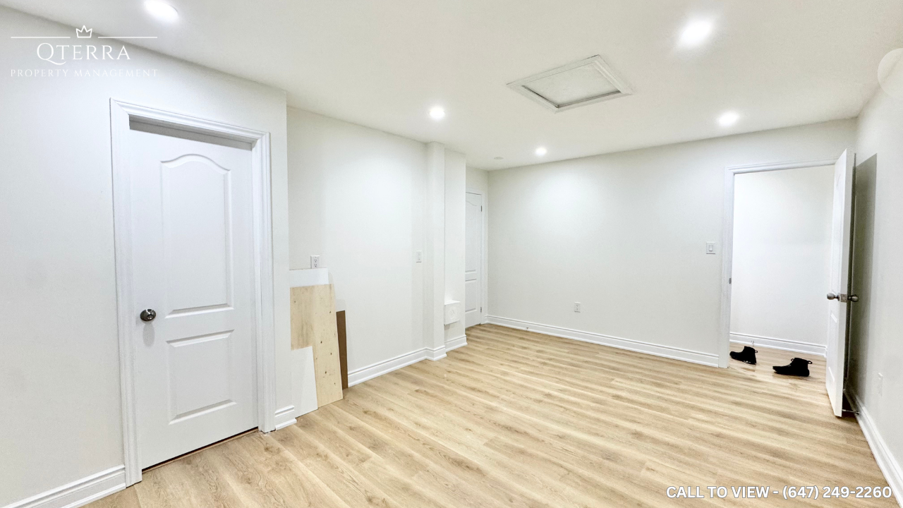 261 Dixon St - Photo 2 of 4