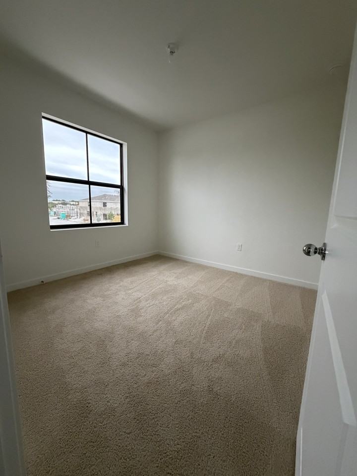 281 Northeast 16th Street - Photo 2 of 7