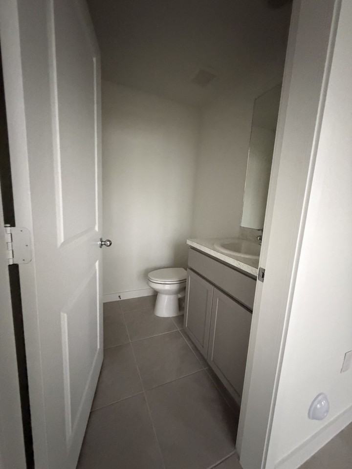 281 Northeast 16th Street - Photo 3 of 7