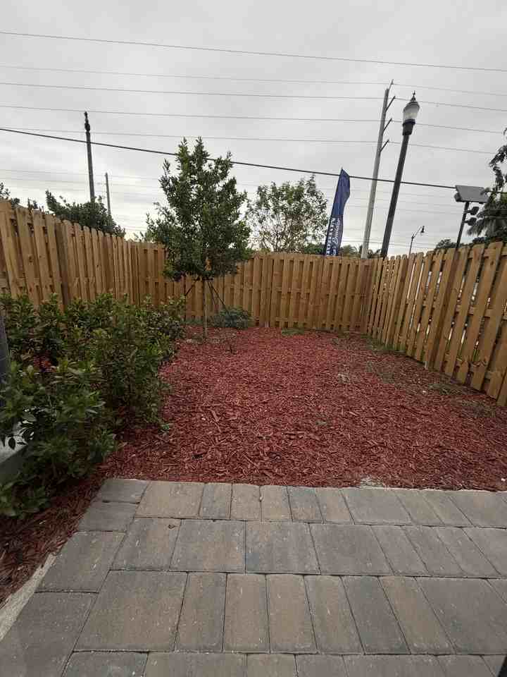 281 Northeast 16th Street - Photo 4 of 7