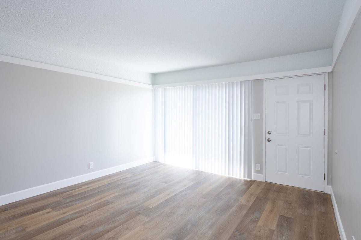 114 Sharene Ln - Photo 4 of 24