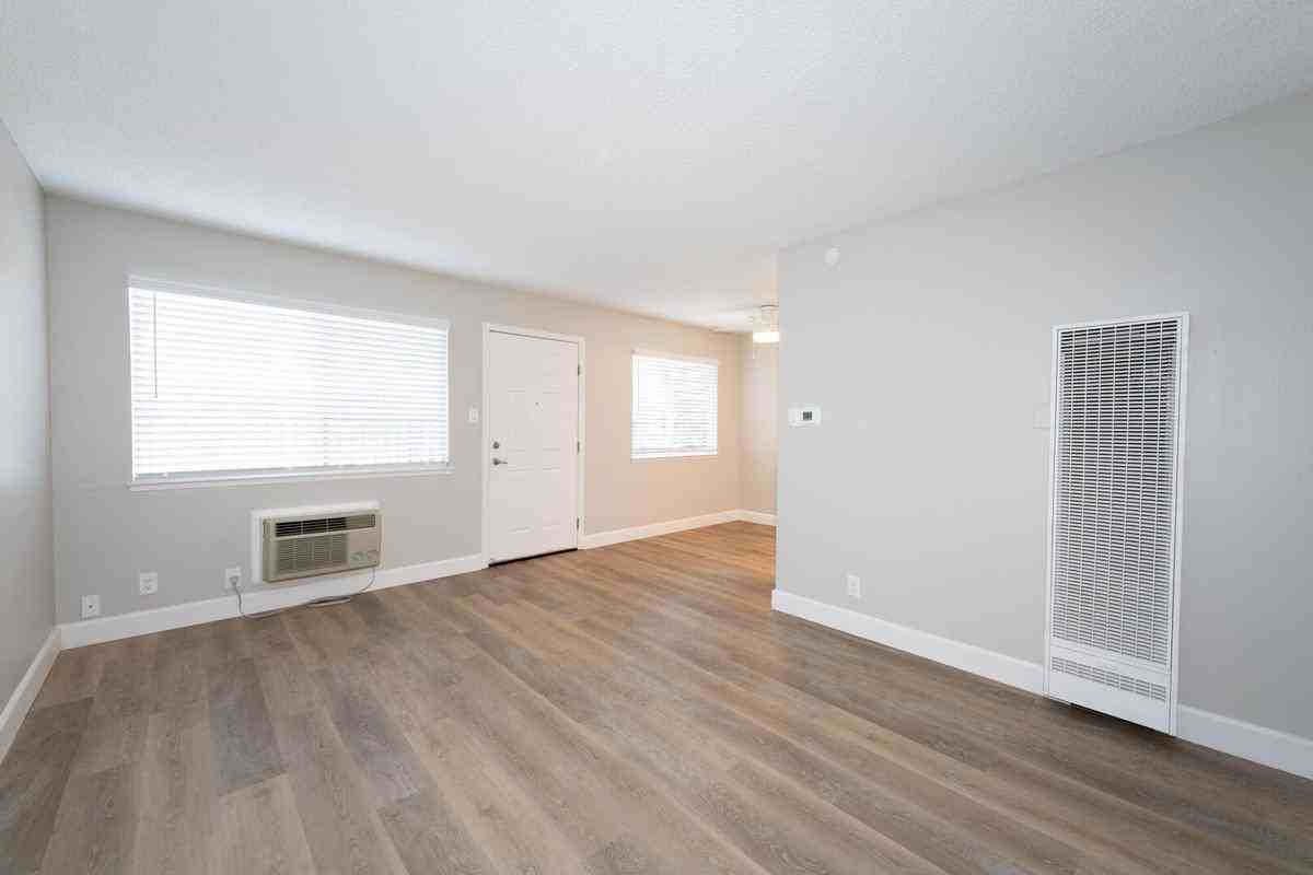 114 Sharene Ln - Photo 6 of 24