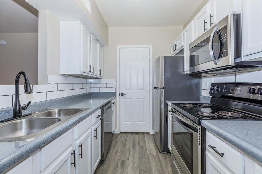 2050 N Pantano Rd - Photo 7 of 49