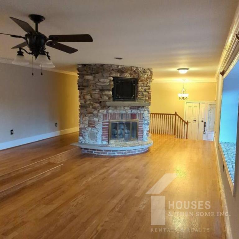 443 Chastain Rd - Photo 3 of 23