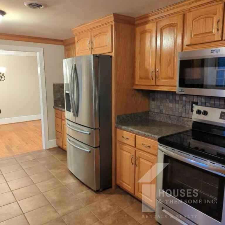 443 Chastain Rd - Photo 5 of 23