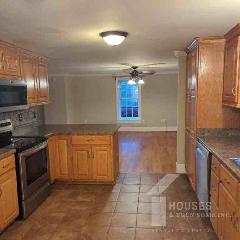 443 Chastain Rd - Photo 6 of 23