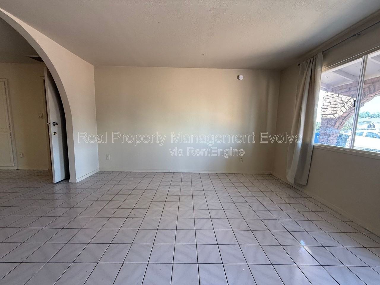 4717 N 82nd Ave - Photo 4 of 30