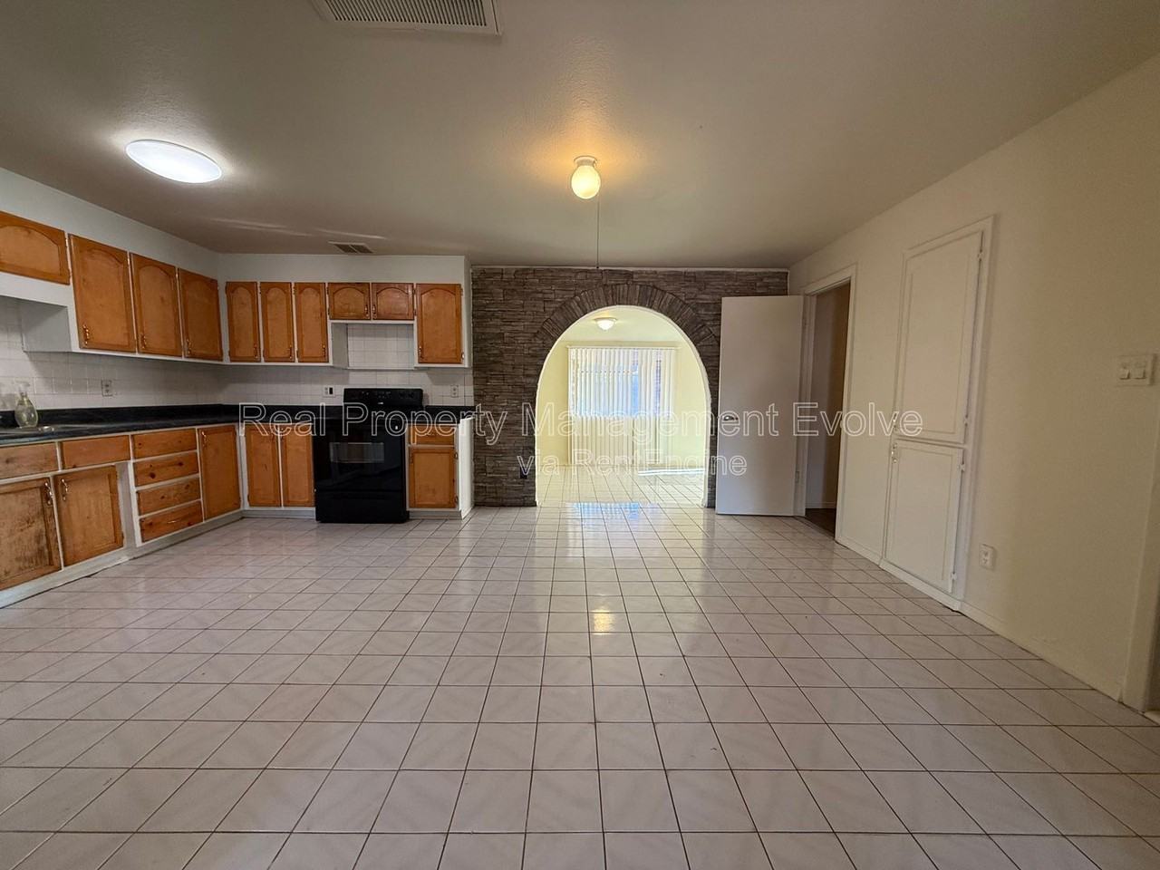 4717 N 82nd Ave - Photo 5 of 30