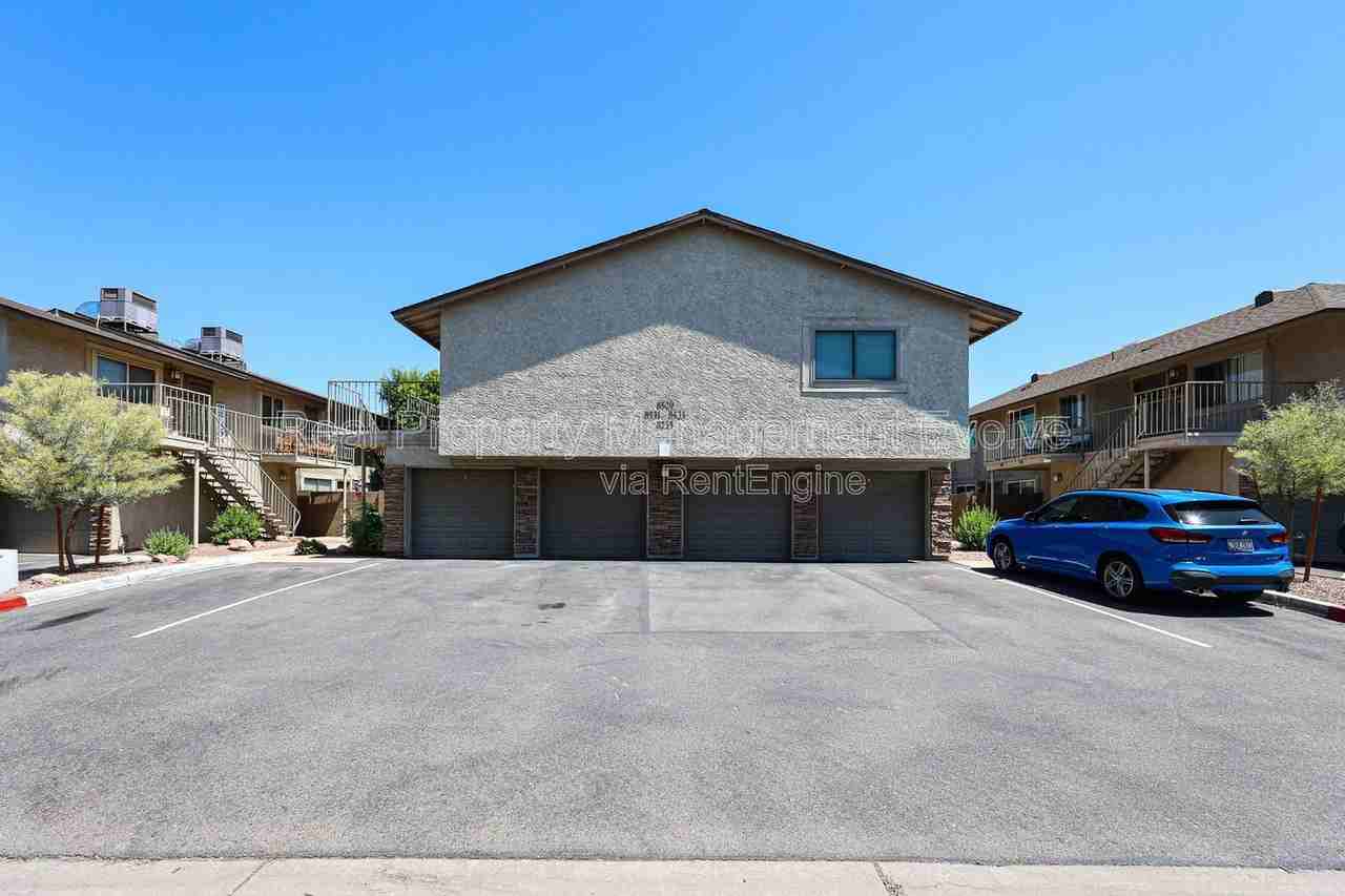 8531 E Belleview St - Photo 6 of 33