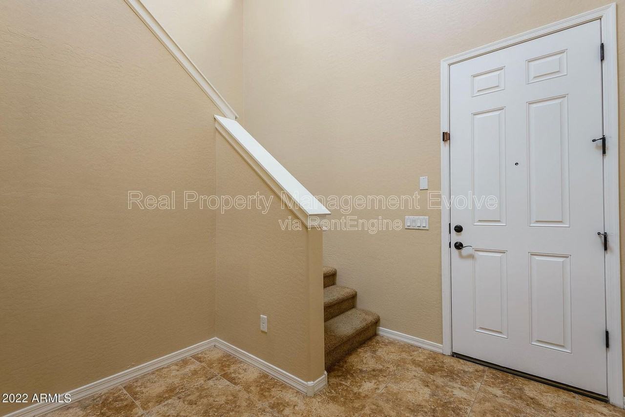 1544 E Hummingbird Way - Photo 4 of 39