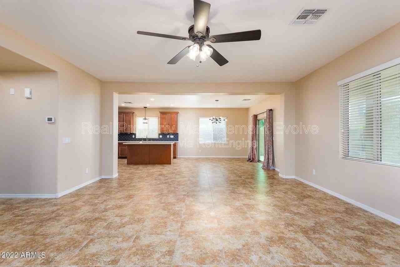 1544 E Hummingbird Way - Photo 5 of 39