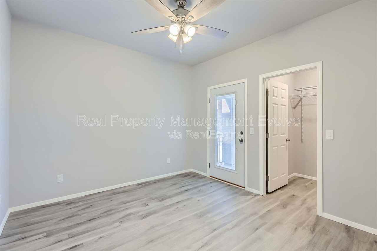 7010 N 80th Ave #9 - Photo 3 of 28