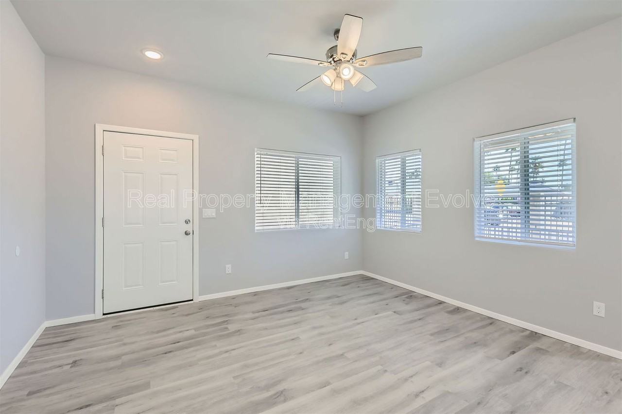 7010 N 80th Ave #9 - Photo 5 of 28