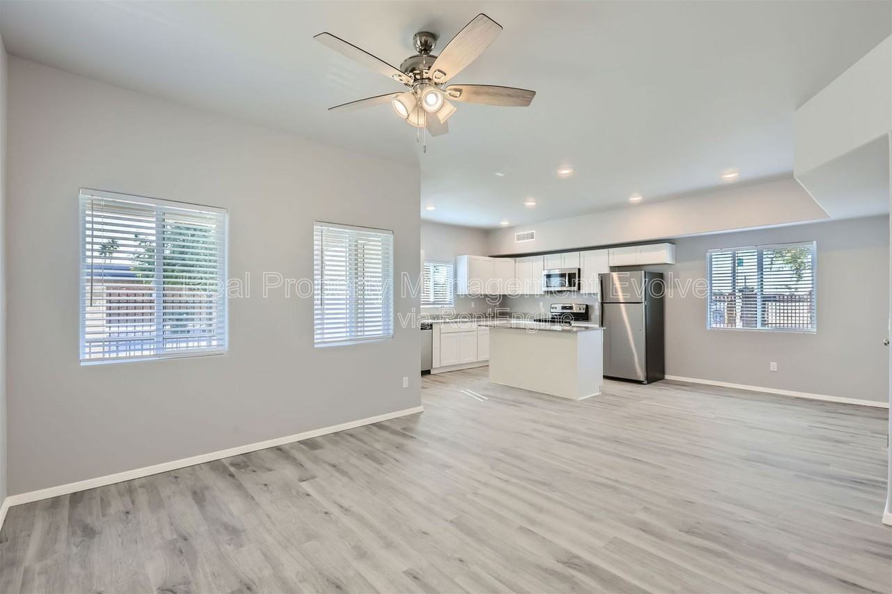 7010 N 80th Ave #9 - Photo 6 of 28