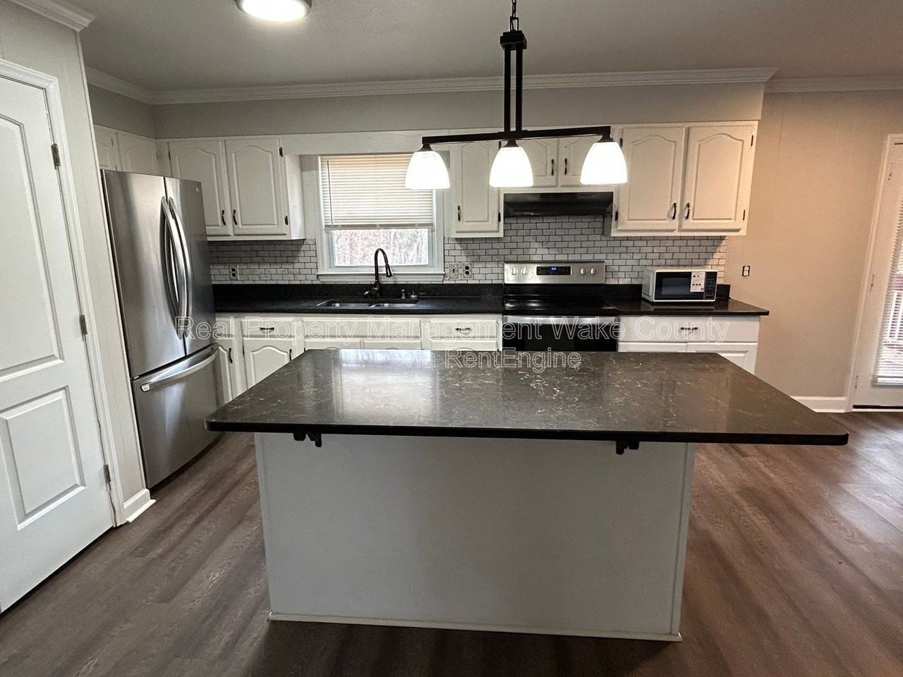 606 Infinity Rd - Photo 2 of 33