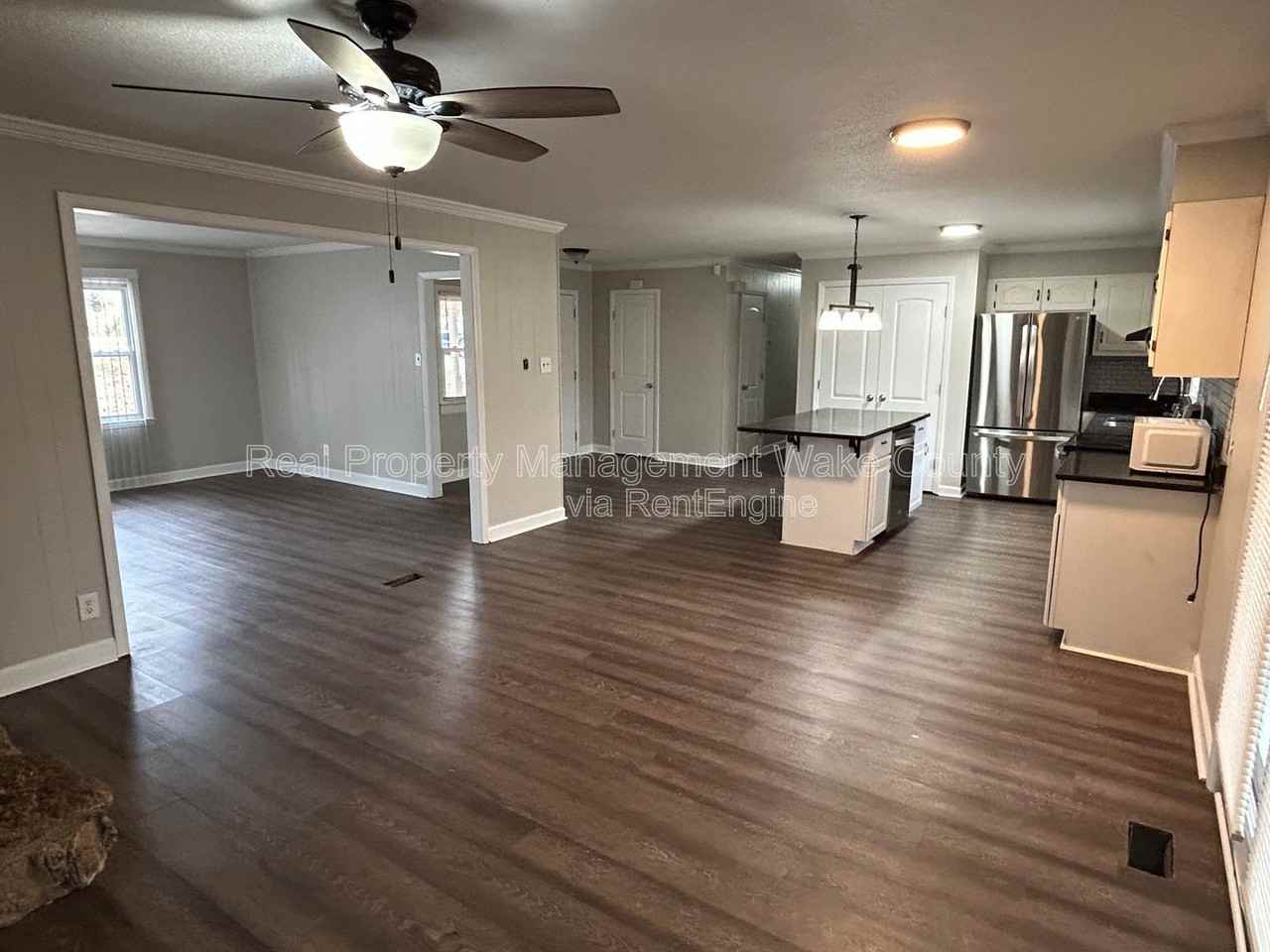 606 Infinity Rd - Photo 3 of 33