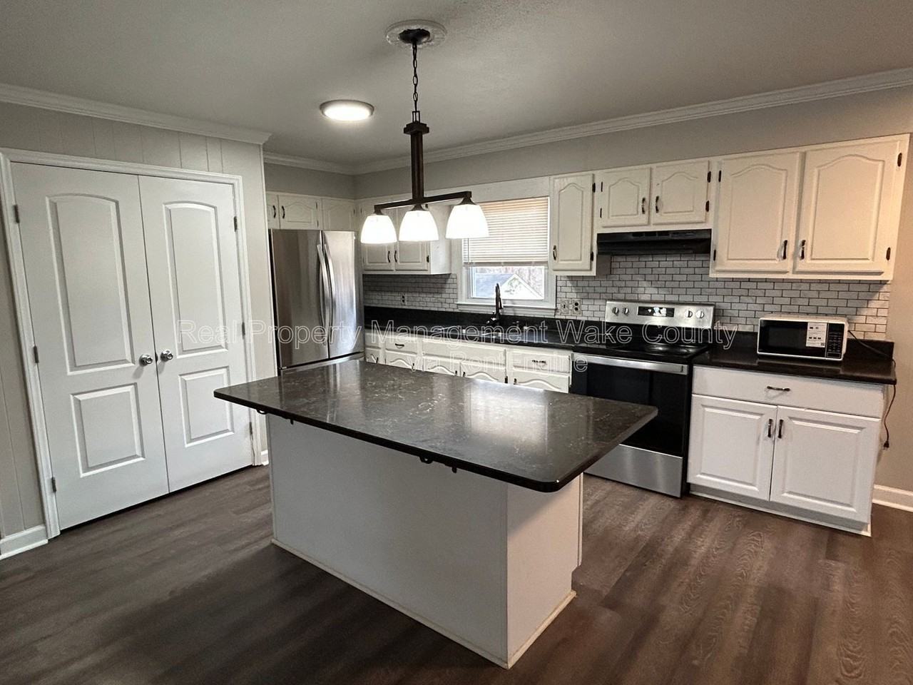 606 Infinity Rd - Photo 4 of 33