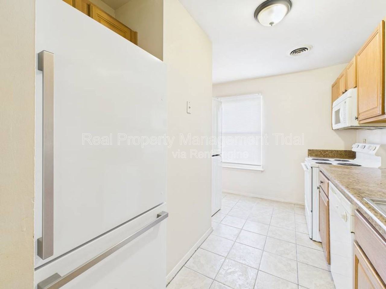 1528 Darren Cir - Photo 3 of 24