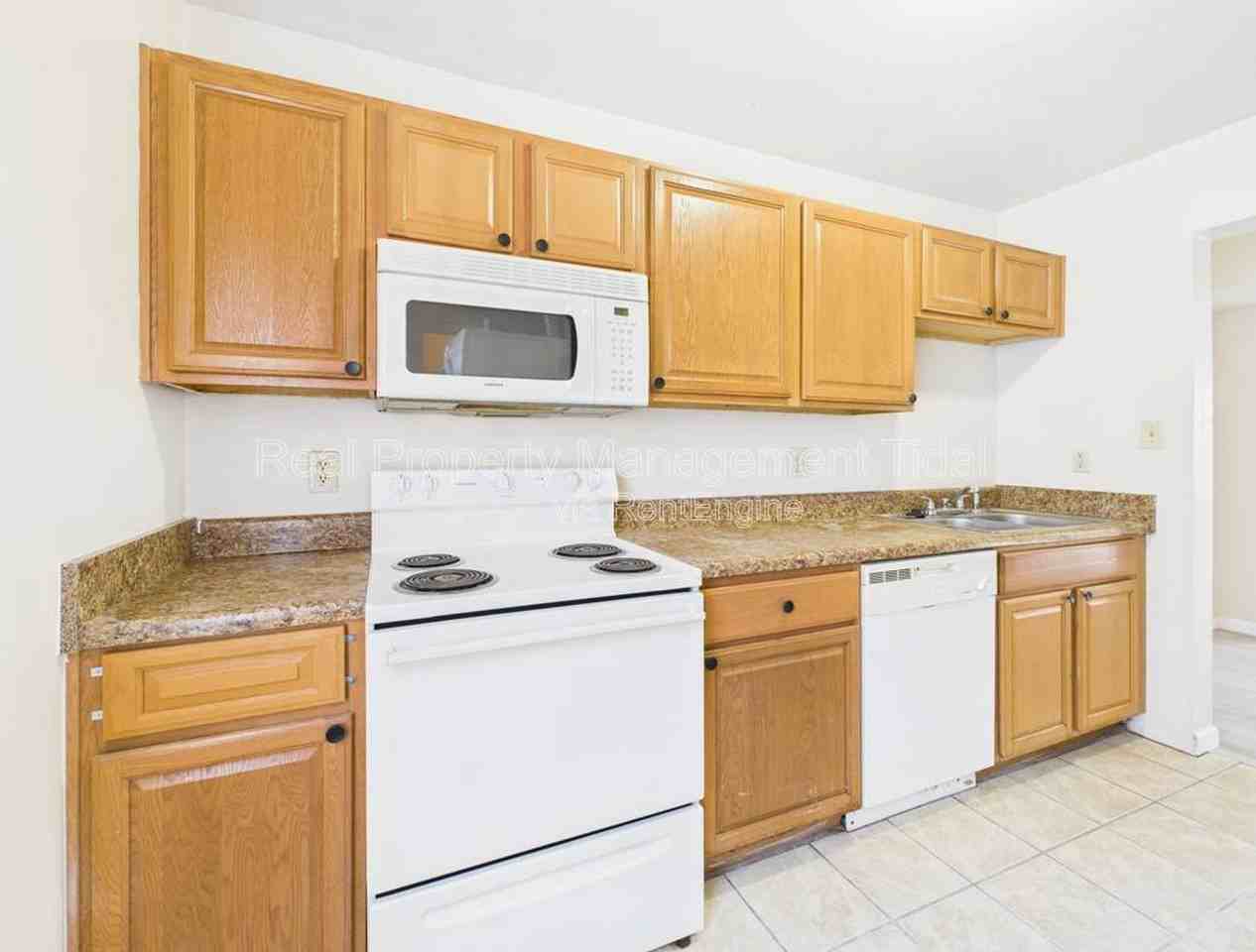 1528 Darren Cir - Photo 4 of 24