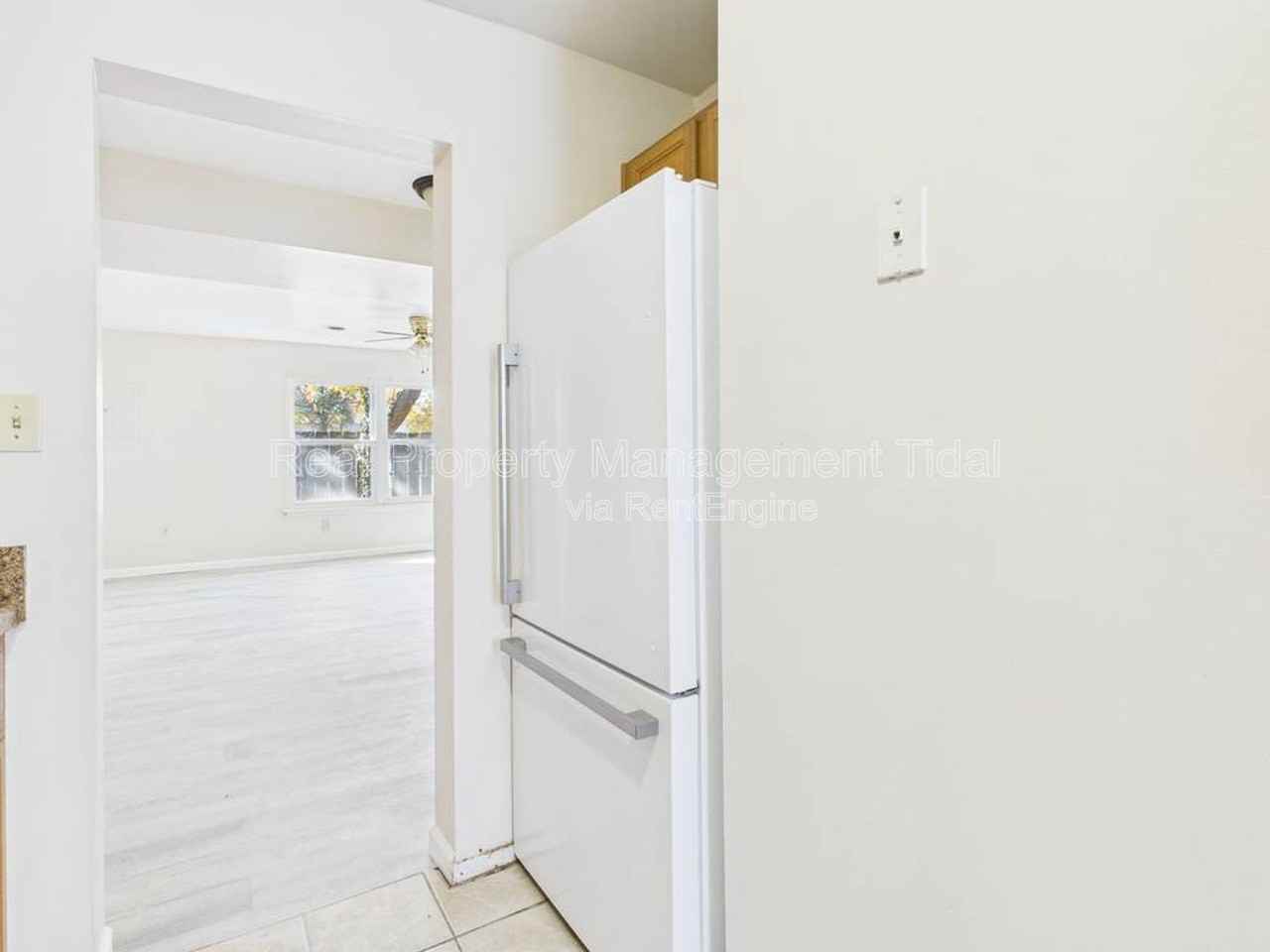 1528 Darren Cir - Photo 5 of 24