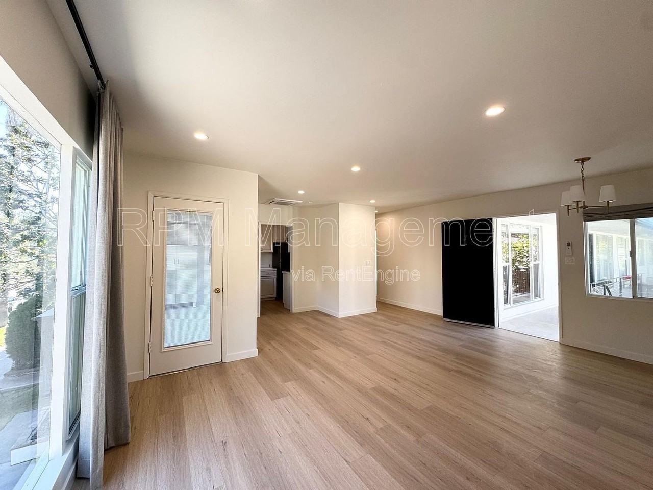 1138 9th St #F - Photo 4 of 14