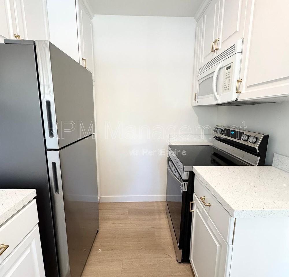 1138 9th St #F - Photo 7 of 14