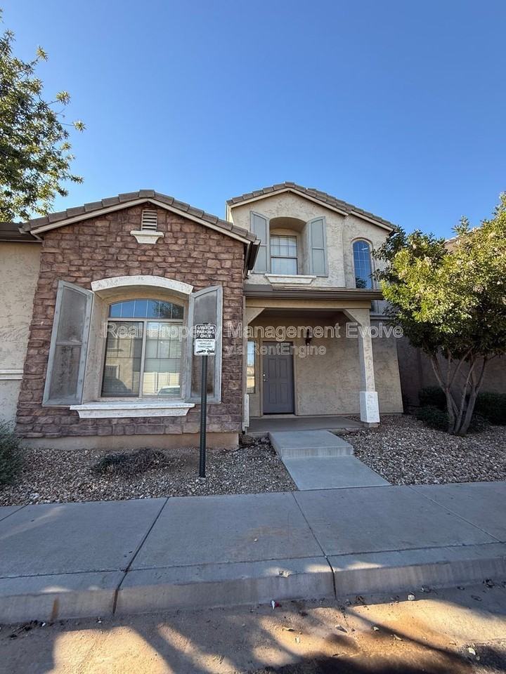 8323 W Sheridan St - Photo 2 of 23