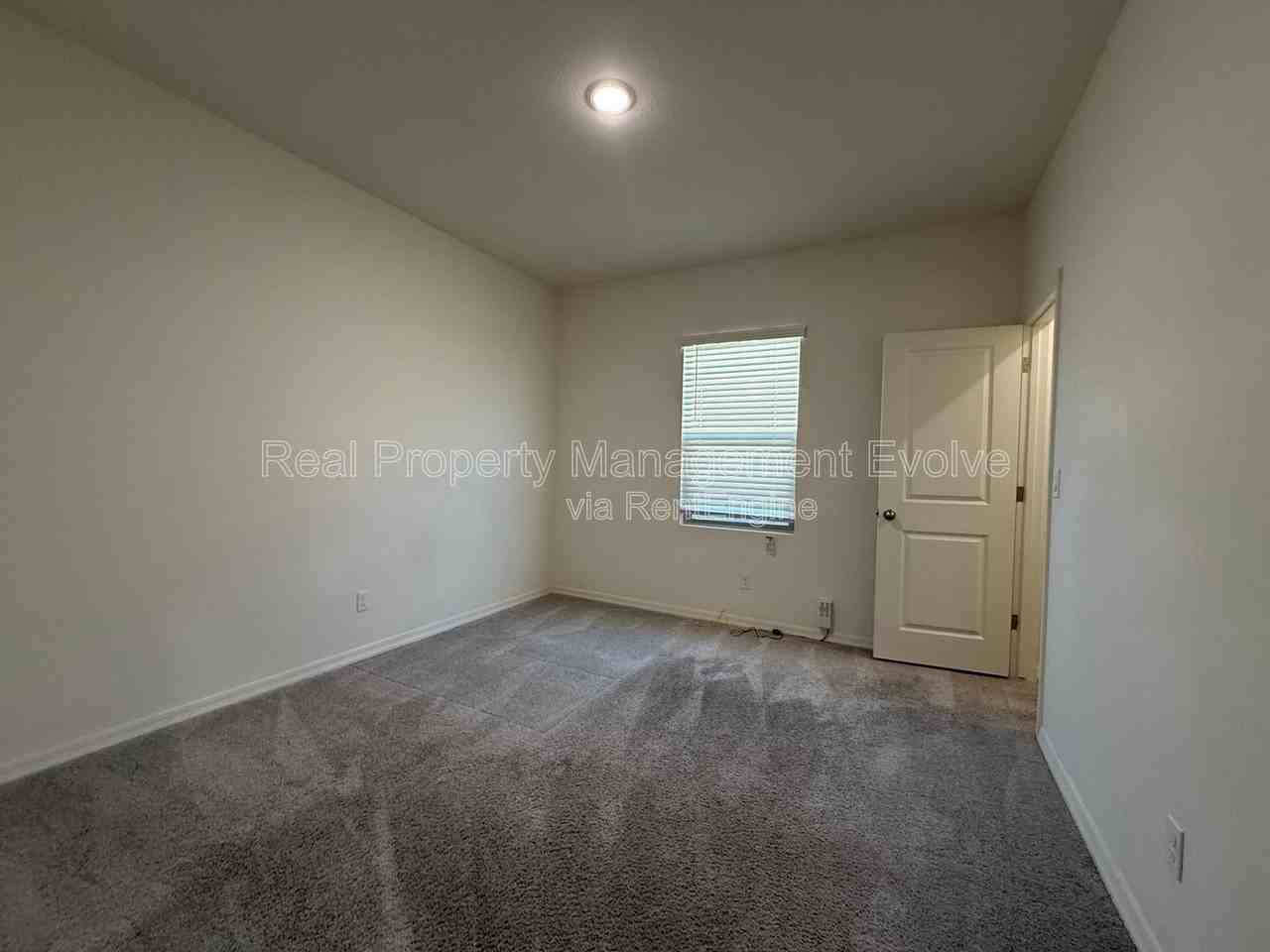 4710 N 194th Dr - Photo 7 of 28