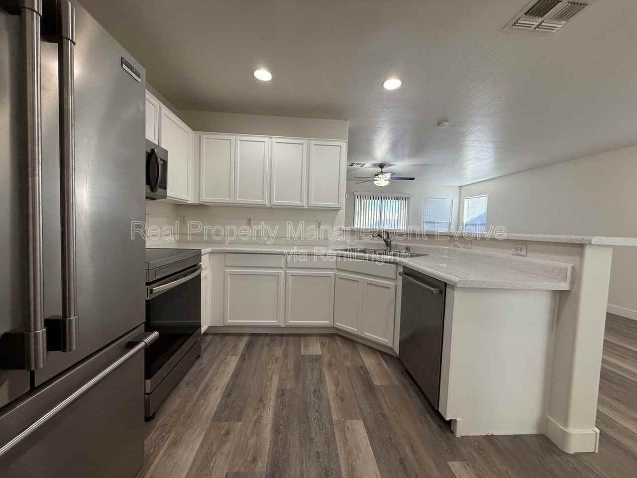 2809 N 107th Dr - Photo 4 of 27