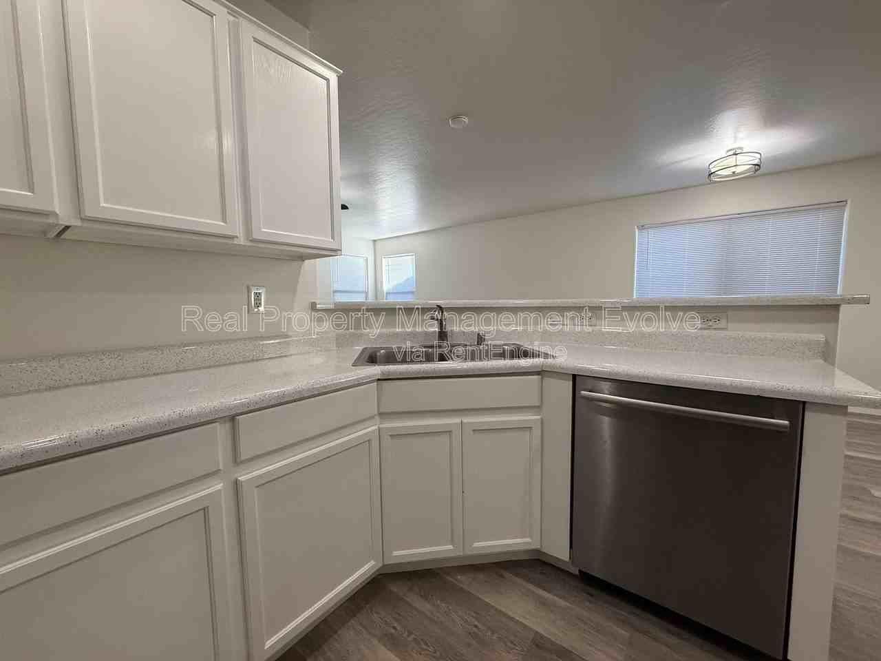 2809 N 107th Dr - Photo 5 of 27