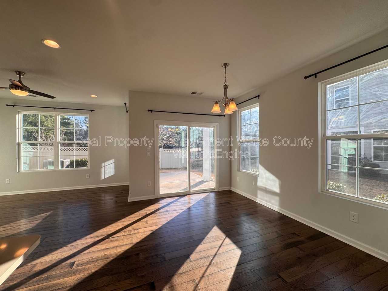 837 Salem Pointe Pl - Photo 4 of 26