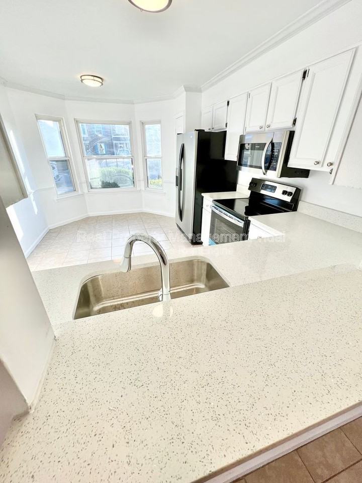 320 Fairfax Ter - Photo 6 of 29