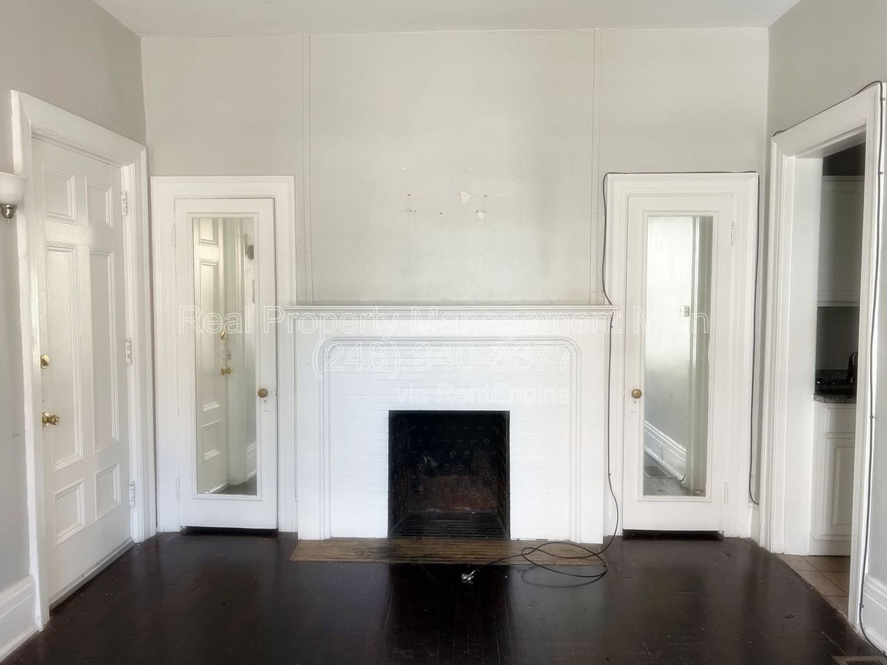 715 Parker St - Photo 2 of 8