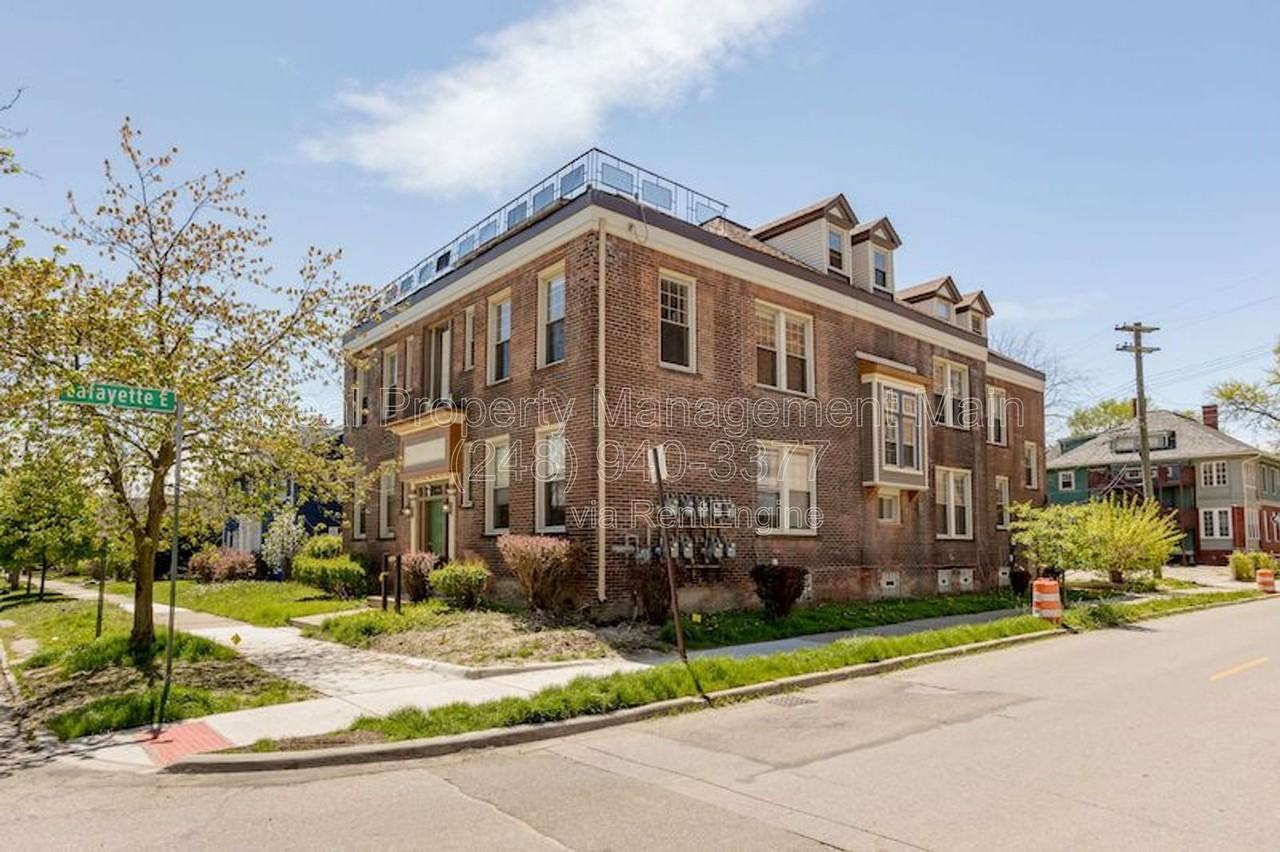 715 Parker St - Photo 6 of 8