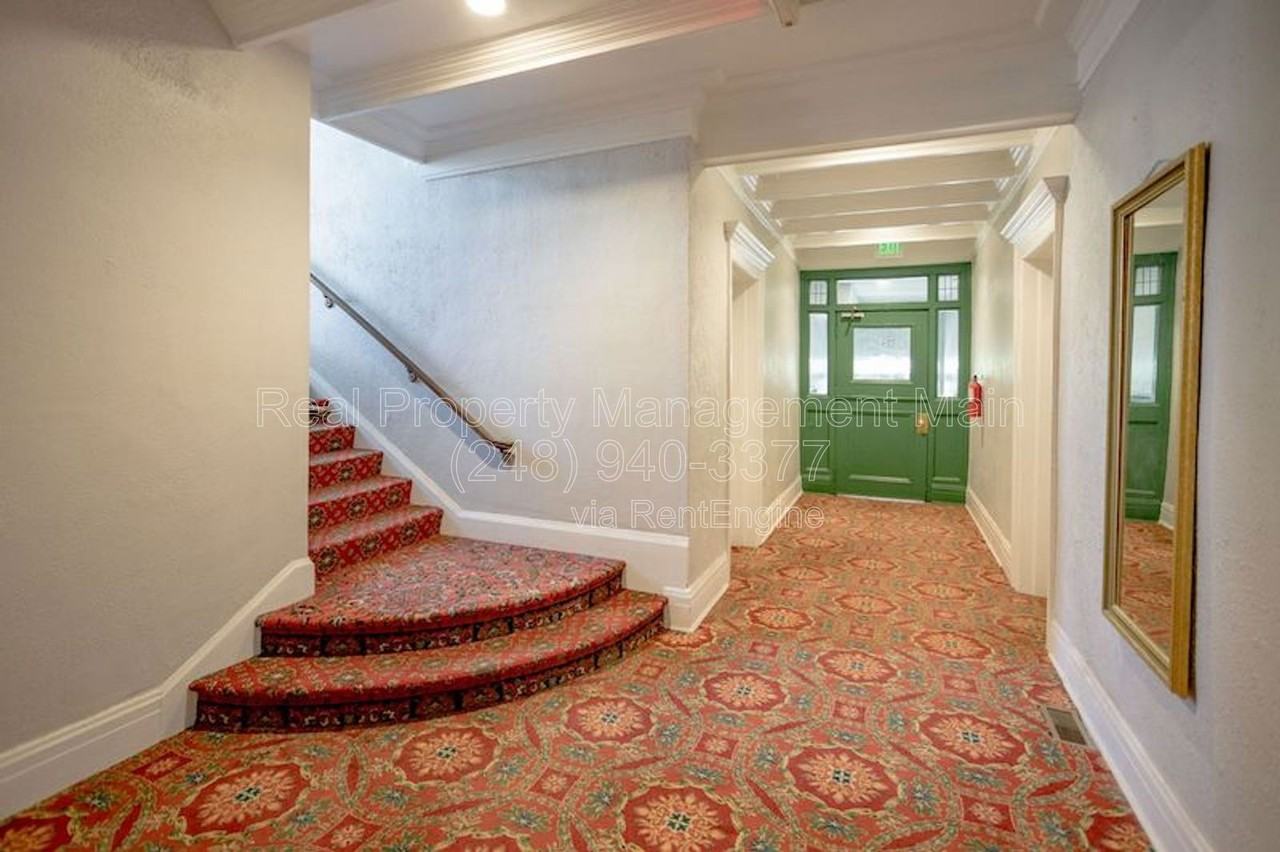 715 Parker St - Photo 7 of 8