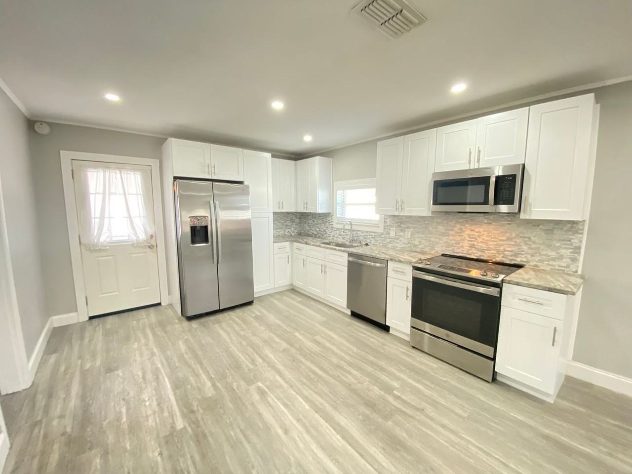 241 E Church Ave - Photo 2 of 23